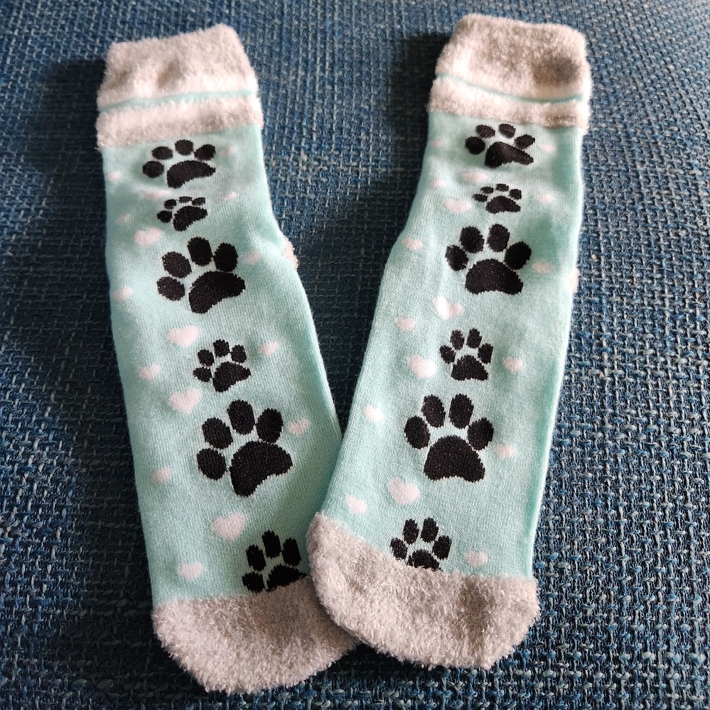 NEVER WORN "Dog Mom" Fleece Socks